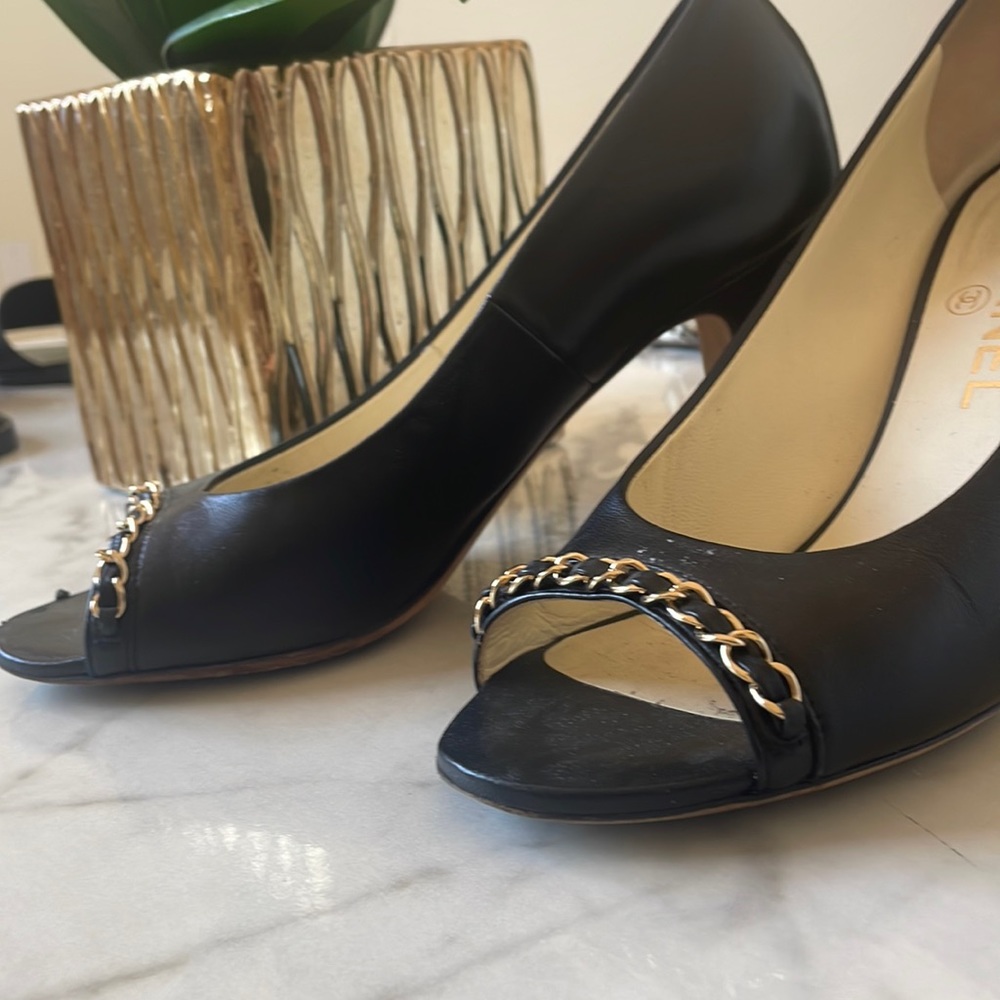 Classic Chanel heels in very good condition